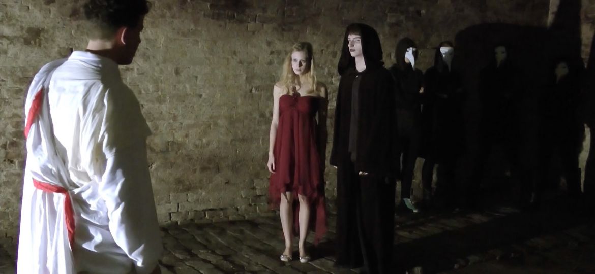 683-INS_DUNKLE_UND_NOCH_WEITER